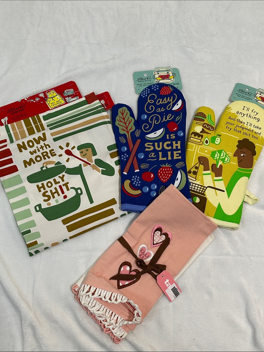 🚗 NWT Blue Q Apron/Oven Mits & Kitchen Towels Bundle